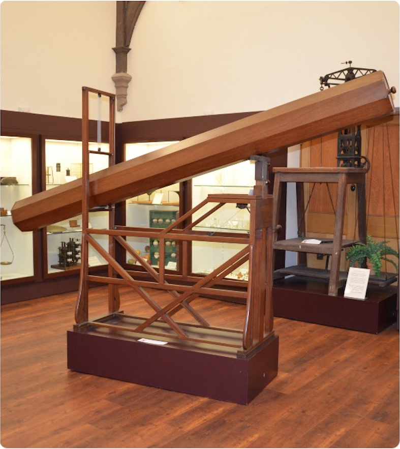 #OnThisDay in 1738, William Herschel was born!

Herschel was a musician and astronomer, best known for discovering Uranus.

He made this telescope for King George III after being made the King's private astronomer.

#HistAstro