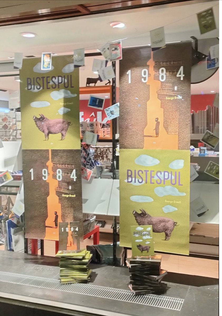 annepopkema's tweet photo. Wat in fleurige etalaazje by de moaie boekwinkel fan de @Afuk_. Tsien jier #Regaad, tsien jier moaie boeken yn it #Frysk, mei krekt út ús nijste beide útkaam: George #Orwell's klassikers '1984' en 'Bistespul' (Animal Farm), prachtich oerset troch @Ammerins Moss-De Boer. Derhinne! https://t.co/T92cXPkA7E