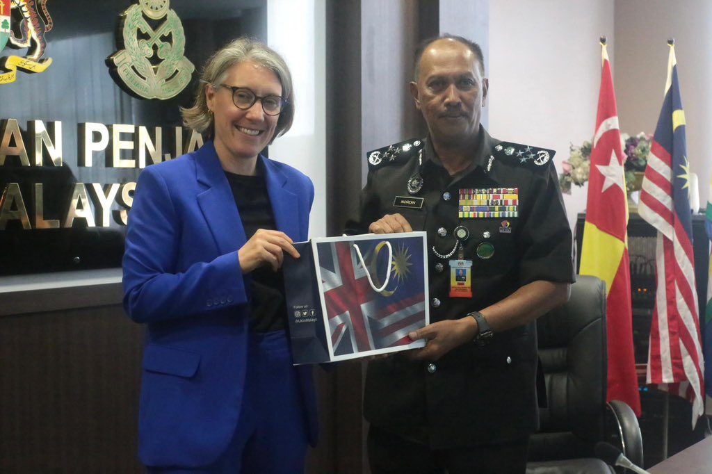 penjaramalaysia's tweet image. LAWATAN KERJA RASMI DAN KUNJUNGAN HORMAT PESURUHJAYA TINGGI BRITISH KE JABATAN PENJARA MALAYSIA

#BritishHighComissionKualaLumpur
#UKinMalaysia
#MyPRIDE
#PenerajuPerkhidmatanKorektif