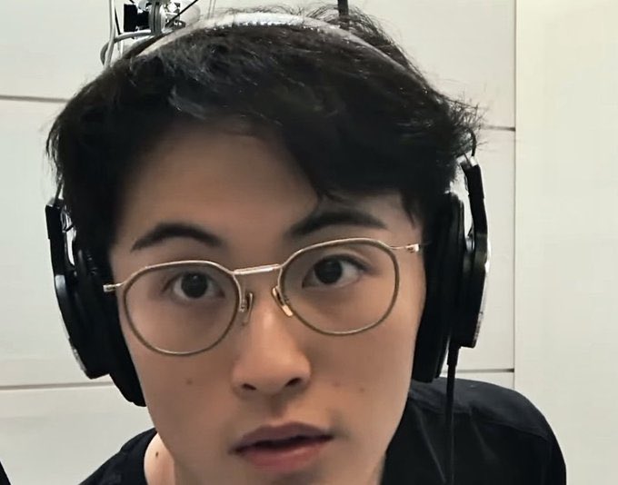 klao21's tweet photo. “เบบี๋ คืนนี้ไอ-”
“หนูก็แค่นอนคนเดว แค่ไม่มีม้าคกอดหนูจนหลับ หนูโอเค หนูไม่ได้งอนด้วยแนะ”
“ไอกำลังกลับแล้วเบบี๋” https://t.co/DqRAVc1qyH
