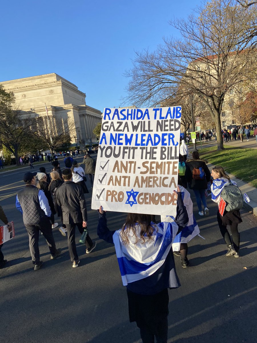 junger's tweet photo. @nachamasol Favorite sign at the Rally https://t.co/VQToXGSVAp