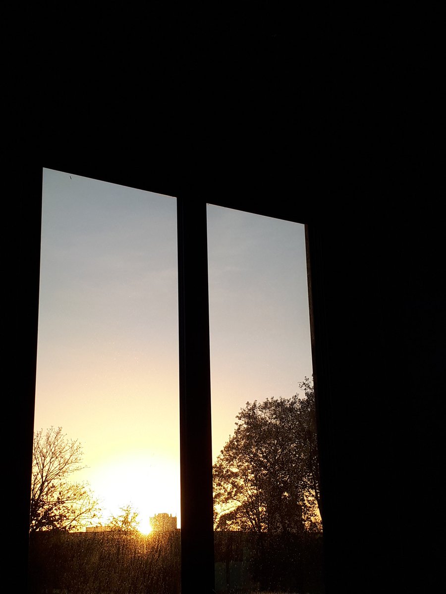 AlbineVilleger's tweet image. Happy time ☀️ prof et météo 

Comme un matin dans mon bureau de @UnivRennes_2 au Dept. InfoCom

#ComPublique #ComNumérique #communication