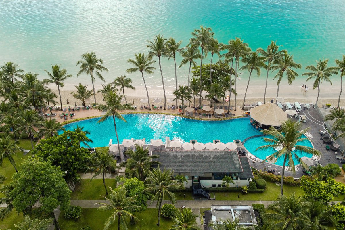 ffnchubby's tweet photo. 🏝️ KC Grande Resort Koh Chang รีสอร์ทที่ใหญ่ที่สุดบนหาดทรายขาว ที่นี่มีห้องพักหลายแบบ มีทั้งฝั่ง Seaview และ Hillside รีสอร์ทขนาบ 2 ฝั่งของถนน มีสระว่ายน้ำทั้งหมดถึง 4 สระ จุกๆไปเลย ที่เฟิร์นชอบที่สุดเลยคือ Horizon Pool Bar ไปเล่นน้ำตอนเย็นๆ ชมพระอาทิตย์ตกดิน ดีงามมากกก 🌇 https://t.co/vAiwCvhQ5J
