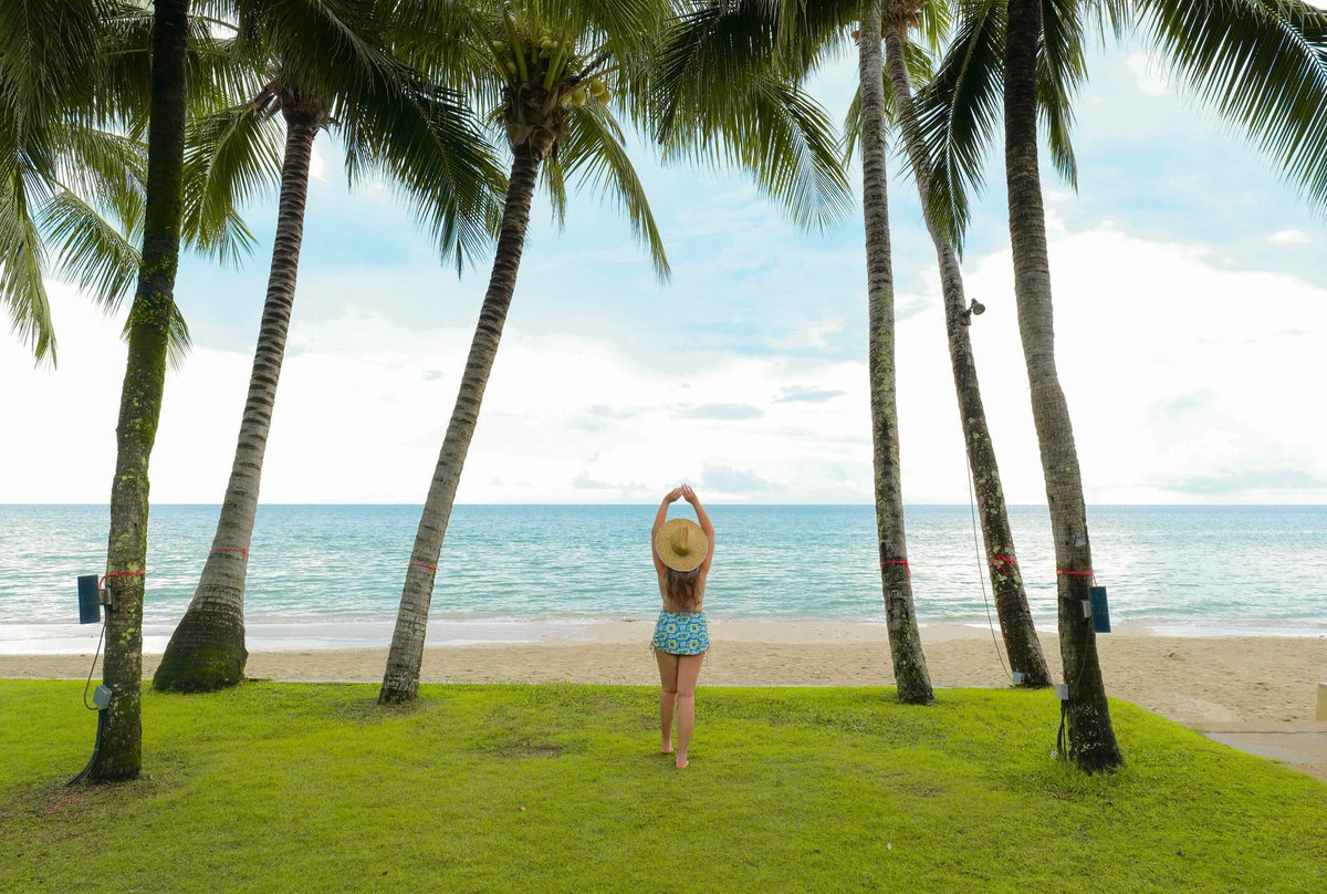 ffnchubby's tweet photo. 🏝️ KC Grande Resort Koh Chang รีสอร์ทที่ใหญ่ที่สุดบนหาดทรายขาว ที่นี่มีห้องพักหลายแบบ มีทั้งฝั่ง Seaview และ Hillside รีสอร์ทขนาบ 2 ฝั่งของถนน มีสระว่ายน้ำทั้งหมดถึง 4 สระ จุกๆไปเลย ที่เฟิร์นชอบที่สุดเลยคือ Horizon Pool Bar ไปเล่นน้ำตอนเย็นๆ ชมพระอาทิตย์ตกดิน ดีงามมากกก 🌇 https://t.co/vAiwCvhQ5J