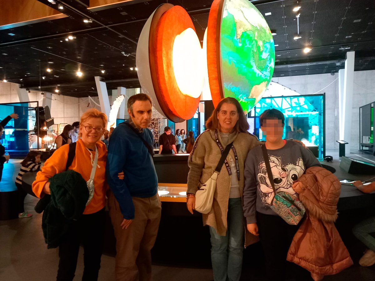 Aprodisca's tweet photo. #programaRespir | Aquest dissabte vam visitar el @CosmoCaixa . Una sortida per gaudir de la ciència tot experimentant-la! 

Amb la @fepccat2, oferim el Respir Familiar 2023 que contribueix a millorar les condicions de vida de les persones amb discapacitat a un cost raonable. https://t.co/cdE7XxHUKq