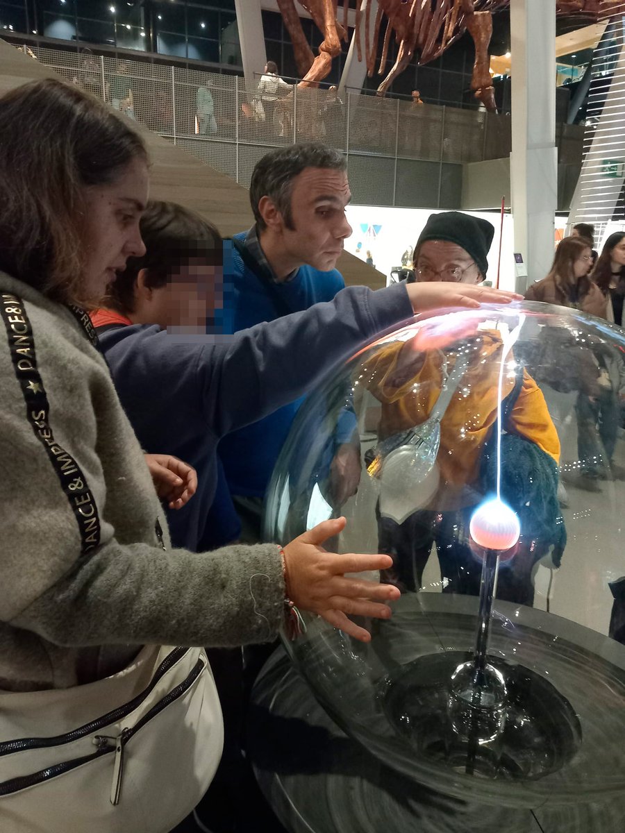 Aprodisca's tweet photo. #programaRespir | Aquest dissabte vam visitar el @CosmoCaixa . Una sortida per gaudir de la ciència tot experimentant-la! 

Amb la @fepccat2, oferim el Respir Familiar 2023 que contribueix a millorar les condicions de vida de les persones amb discapacitat a un cost raonable. https://t.co/cdE7XxHUKq