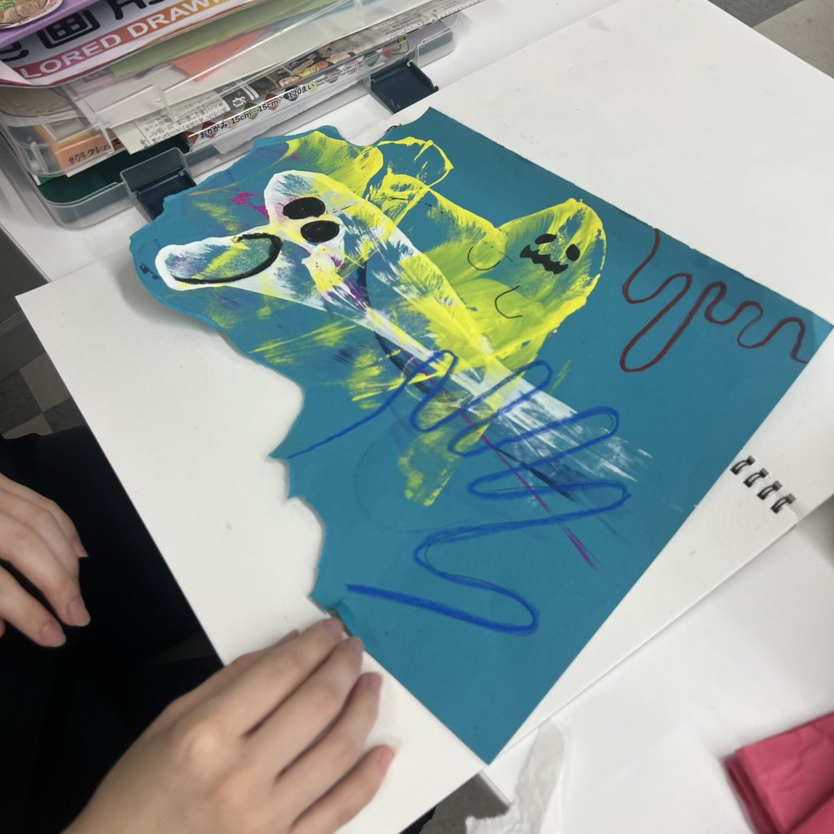 kc_sanko's tweet photo. みんなで乾杯〜🍹

こども総合学科の造形表現の授業です🎨
色々な技法を実際にやってみる！
毎回とても楽しそうです🦊🌟 https://t.co/9j1v61QJS5