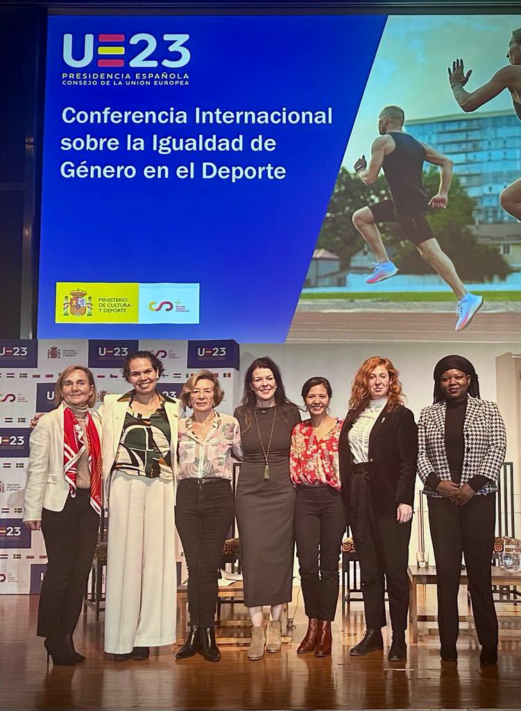 deportegob's tweet photo. La 2ª jornada de la Conferencia ha comenzado con expertas en deporte y mujer en Iberoamérica.
🗣 @AstridBibianaR, ministra de @MinDeporteCol
🗣 @Andre_navea, del @GobiernodeChile
🗣 Barbara Schweizer, de @iocmedia
🗣 Elida Alfaro, de #REDIMYD
🗣 Mª José Muñoz, de @giz_gmbh https://t.co/LZwpxYMTkb
