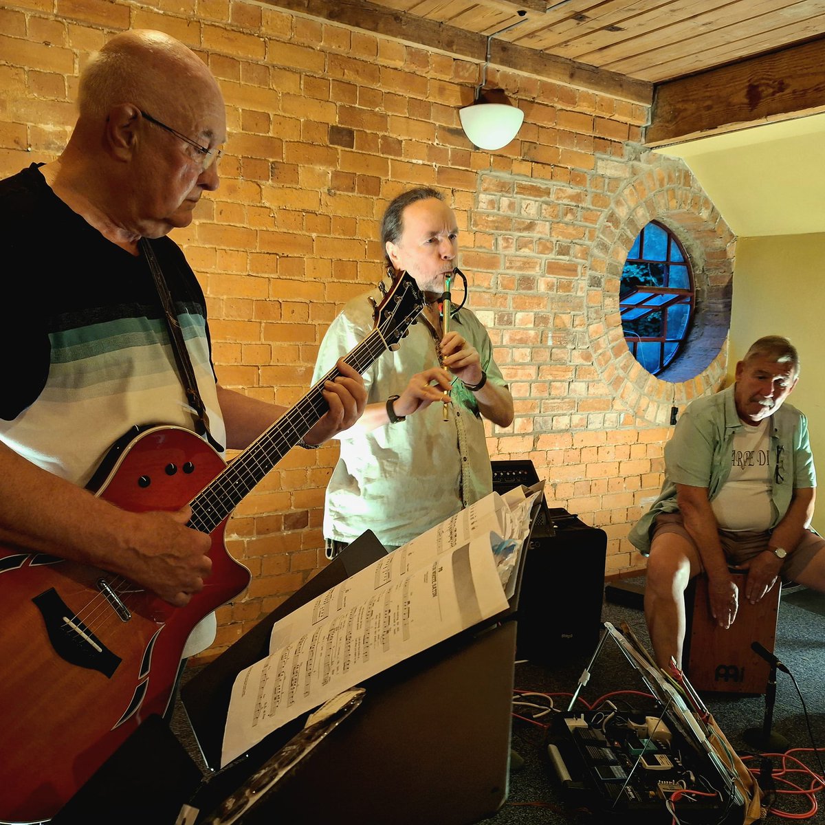 Playing this Saturday 18th 8.30pm - No Vocals
The masters of instrumental medleys; reimagining classic pop, rock, folk. Serene to storming sounds, and the only band you'll ever hear with twin-bore electric Irish whistles!
<a href="/phippsnbc/">Phipps NBC ales</a> #livemusic #realale #supportyourlocal