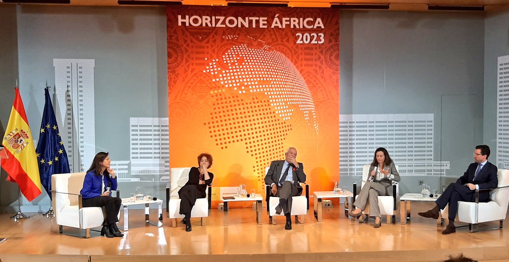 SE_Comercio's tweet photo. Mesa debate sobre labor institucional al posicionamiento de las empresas españolas en #África.
✅Apoyo de red de oficinas económicas y comerciales
✅ Visibilización, conocimiento y networking
✅ Colaboración público-privada.
👉 @SE_Comercio, @ICEX_ , #GLOBALTEC y #OFECOME Dakar https://t.co/3TibTP0rnM