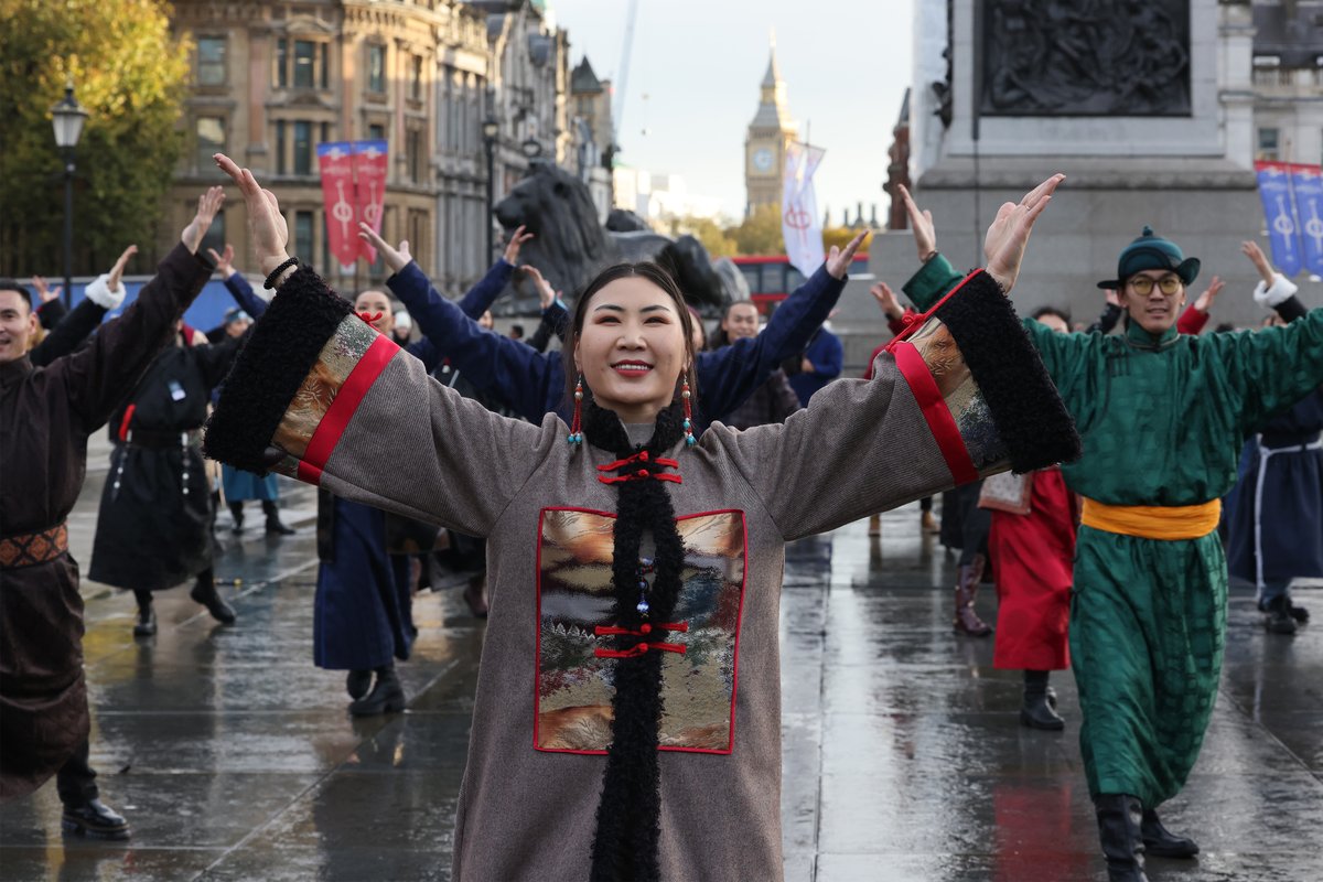 WhatsOnStage (@whatsonstage) on Twitter photo Yesterday, over 100 costumed company members from <a href="/TheMongolKhan/">The Mongol Khan</a> took to Trafalgar Square for a performance!
The show opens this Friday at the London Coliseum. Find out more: whatsonstage.com/shows/london-t… Yesterday, over 100 costumed company members from <a href="/TheMongolKhan/">The Mongol Khan</a> took to Trafalgar Square for a performance!
The show opens this Friday at the London Coliseum. Find out more: whatsonstage.com/shows/london-t…