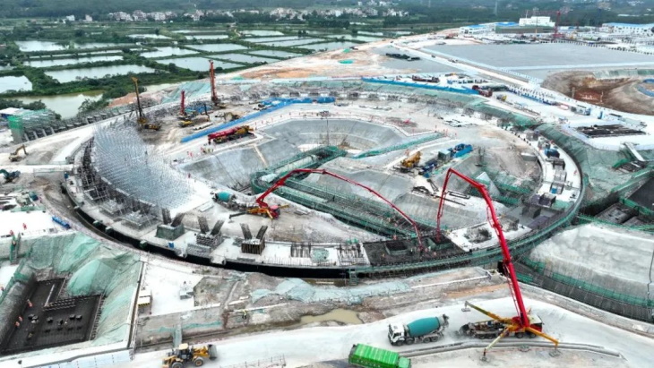 SNEu235's tweet photo. 🏗️ Concluye la colocación de los cimientos para la megatorre de refrigeración de Lianjiang 1 ☢️, en China 🇨🇳. La planta albergará dos #Reactores CAP1000 y se espera que cuente finalmente con 6 unidades de este tipo. 👉 https://t.co/pBVctV6ok3 https://t.co/sqxflVDPz1