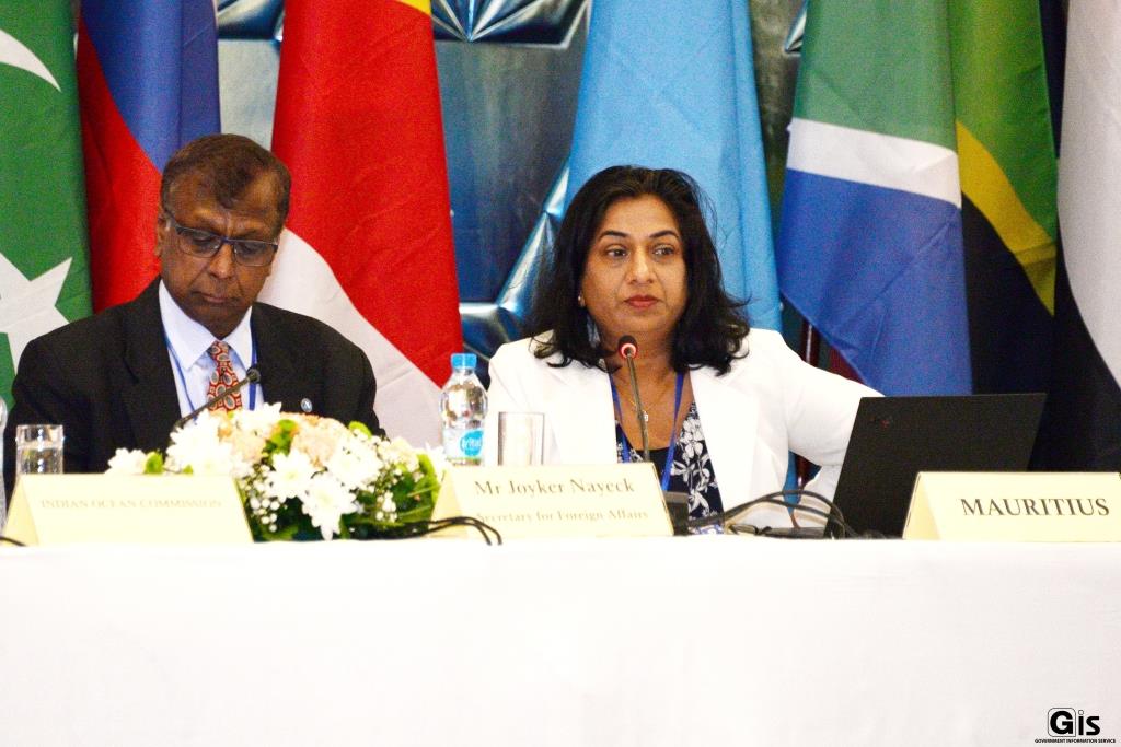 #MASE Programme (@mase_programme) on Twitter photo Busy #MaritimeWeek focused on #MaritimeSecurity in #Mauritius
✓ Steering Committee of the 2 regional centres <a href="/RMIFCenter/">RMIFC</a> and <a href="/RCOC_Center/">Regional Coordination Operations Centre</a> org. by <a href="/commission_coi/">Commission de l’océan Indien COI_IOC</a> secretariat
✓ 3rd Ministerial conf. on MARSEC in WIO
#Towards a safe and secure maritime domain #OurOcean Busy #MaritimeWeek focused on #MaritimeSecurity in #Mauritius
✓ Steering Committee of the 2 regional centres <a href="/RMIFCenter/">RMIFC</a> and <a href="/RCOC_Center/">Regional Coordination Operations Centre</a> org. by <a href="/commission_coi/">Commission de l’océan Indien COI_IOC</a> secretariat
✓ 3rd Ministerial conf. on MARSEC in WIO
#Towards a safe and secure maritime domain #OurOcean