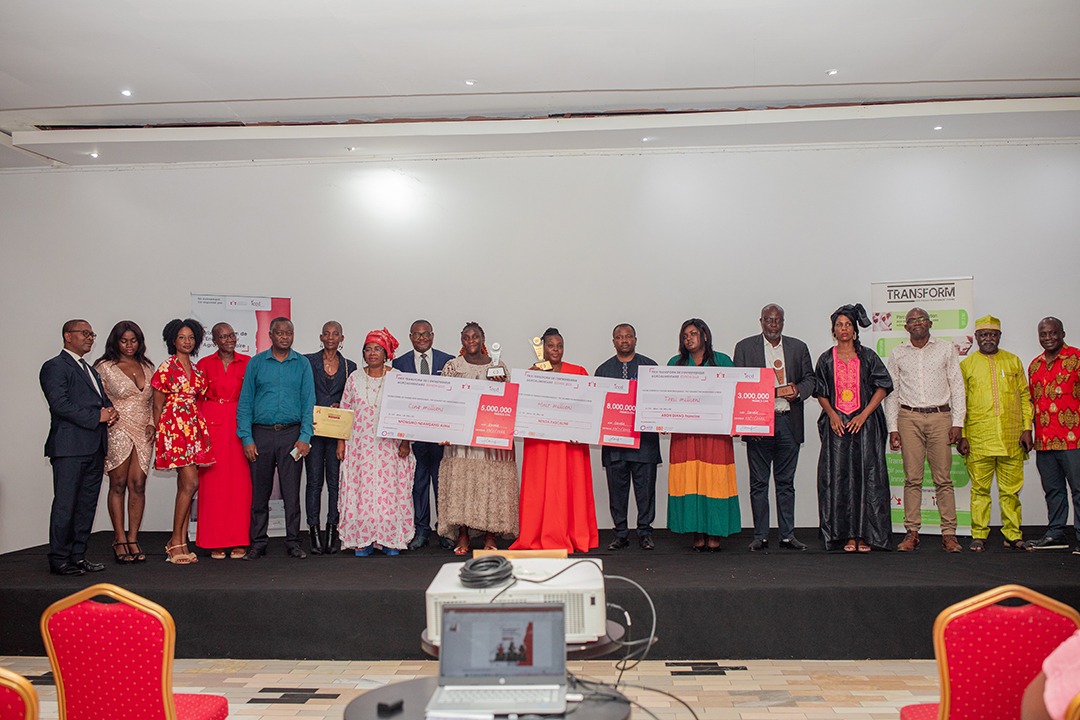 gs1_cameroun's tweet photo. ✅ GS1 CAMEROUN AU PRIX TRANSFORM 2023

Le Jeudi 9 Novembre 2023, GS1 Cameroun a été présent aux côtés de la CED et de l'IECD, lors de la soirée de récompense des lauréats du prix transform de l'entrepreneur agroalimentaire, édition 2023. 

#CodeBarres #Barcodes #MadeInCameroun https://t.co/ehVXjWwdsq