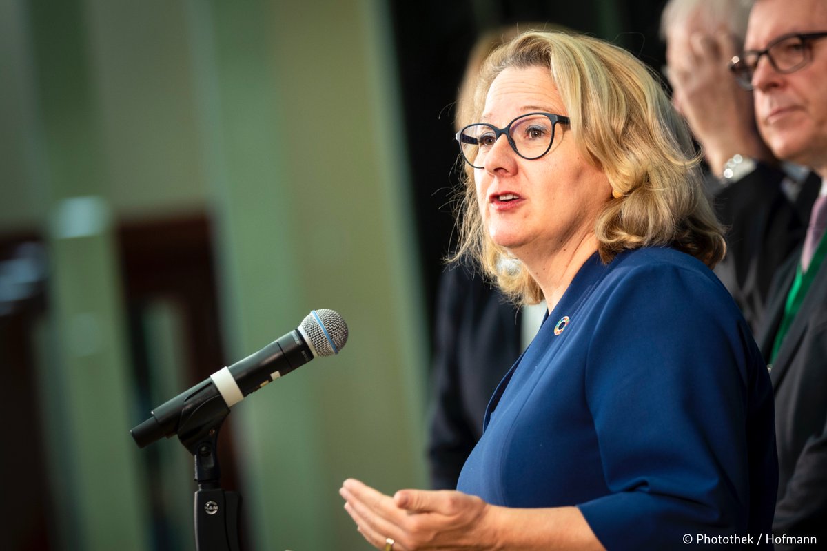 BMZ_Bund's tweet photo. Ministerin @SvenjaSchulze68 betont bei der 🇩🇪-🇺🇦 kommunalen Partnerschaftskonferenz @StadtLeipzig die Bedeutung von starken Kommunen für die #Ukraine. 🇺🇦 Kommunen sollen Träger des Wiederaufbaus ihres Landes werden – 🇩🇪 Kommunen wollen sie dabei unterstützen. https://t.co/xwURioNZ6b