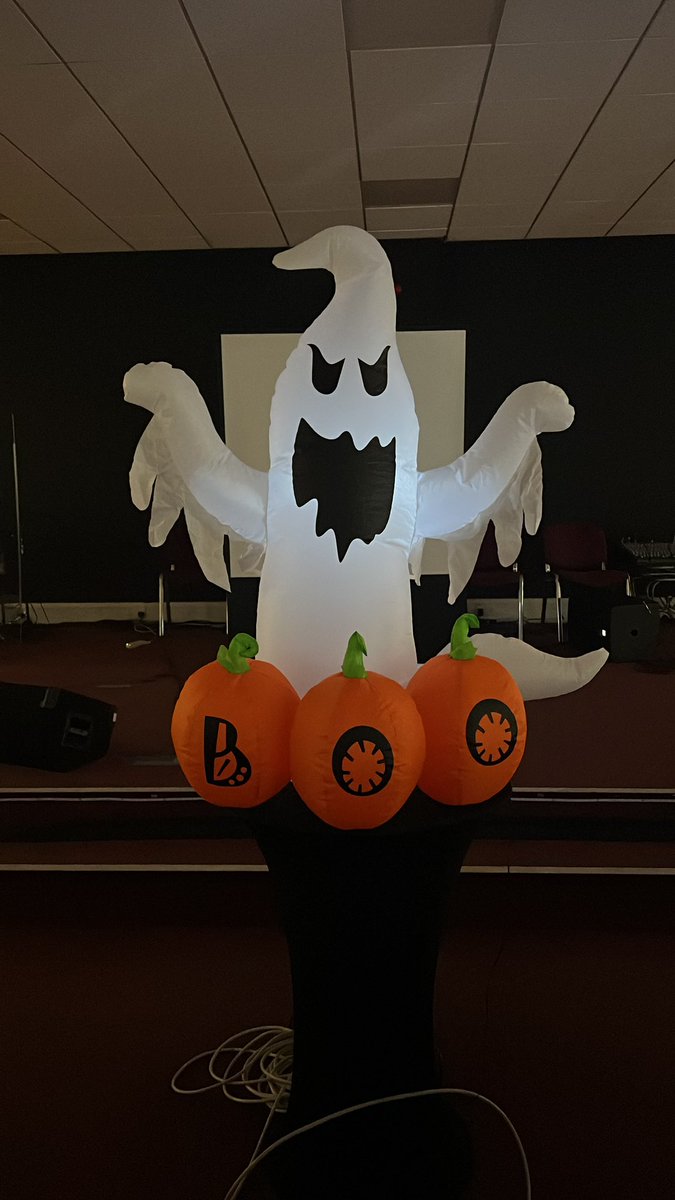 AmaLiteracy's tweet photo. Halloween has come late here at @AstonManorAcad ! An incredible Literacy event with @Literacy_Trust https://t.co/Rqgmjrdlix