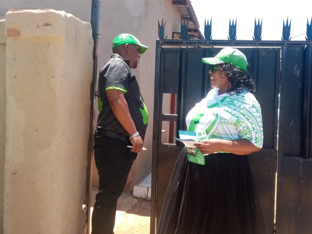 Funzi_Ngobeni's tweet image. #RegisterToFixSA #EachOneBringOne 

Come on, Actioners! Let’s hit the ground running this weekend and bring at least one unregistered person to the voting stations to #RegisterToFixSA 

The more the better. Let’s get to fixing South Africa one registered voter at a time 🇿🇦