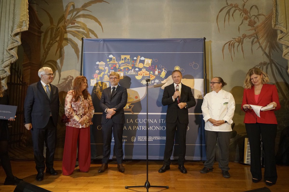 ItalyinFrance's tweet image. VIII Settimana della Cucina Italiana nel Mondo con @FrancescoLollo1 @AcquaroliF @ItalyatUNESCO e @MFesneau @ITAParigi_  Eccellenze culinarie della @RegioneMarcheIT e candidatura della Cucina Italiana al patrimonio immateriale @UNESCO 🇮🇹🍽️.#SCIM2023 📄➡️ambparigi.esteri.it/it/news/dall_a…