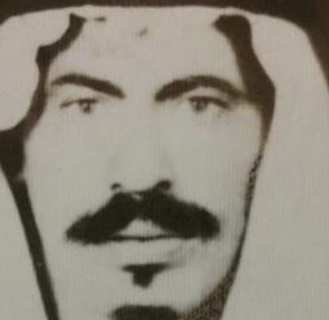albyan_qh's tweet photo. يقول الشيخ/ نمر بن حلاف شيخ فخذ السعيد من قبيلة الظفير الكريمة مفتخراً في نسبه الذي يعود الى قبيلة آل عاصم الجحادر #قحطان🚨

إن سلت عنا يالسويطي قحاطين
عواصمِ و اللي حذانا لفايق

حنا وعبده والهيازع بجدين
لطامة في دقلنا كل مايق !

ومنا بني هاجر ومنا السراحين
أهل رمك والموميات العلايق

يا مشتبه ياويل من نطلبه دين
تشهد لنا بالفعل كل الخلايق

مقحم نزل منا القصب وأغرس العين 
وصاروا معه بعض القرايا علايق

مدهال من عرض على العسر واللين
متبيناً قصره بحد الشفـــــــايق

حنا العرب وأصل العرب بالدواويــن
تاريخنا فيه القصص والحــــقايق 🚨
