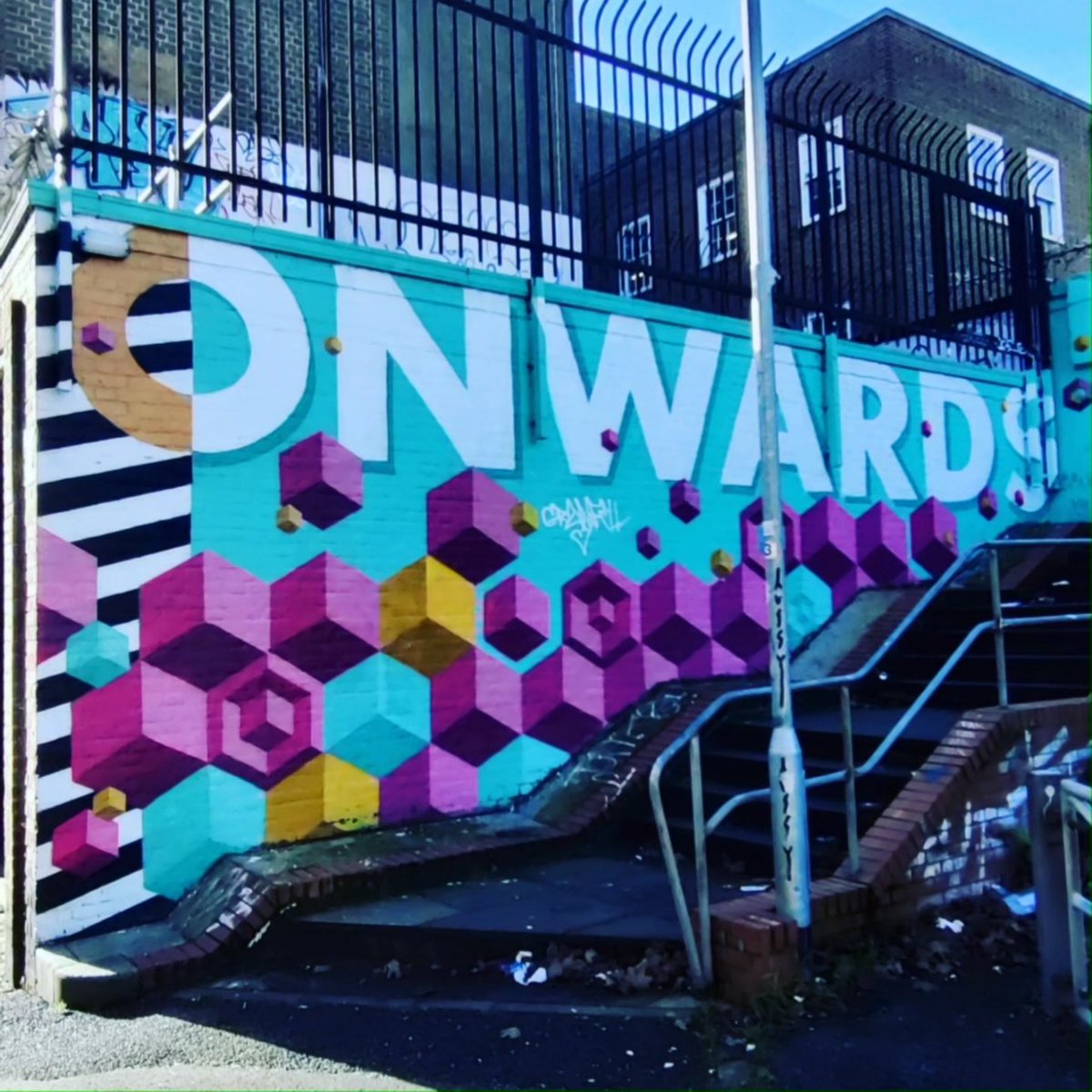 brightonwarren's tweet image. Onwards &amp;amp; upwards by @SNUB23 #streetart #graffiti #brighton #snub23