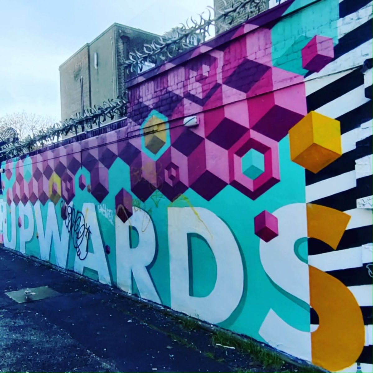 brightonwarren's tweet image. Onwards &amp;amp; upwards by @SNUB23 #streetart #graffiti #brighton #snub23