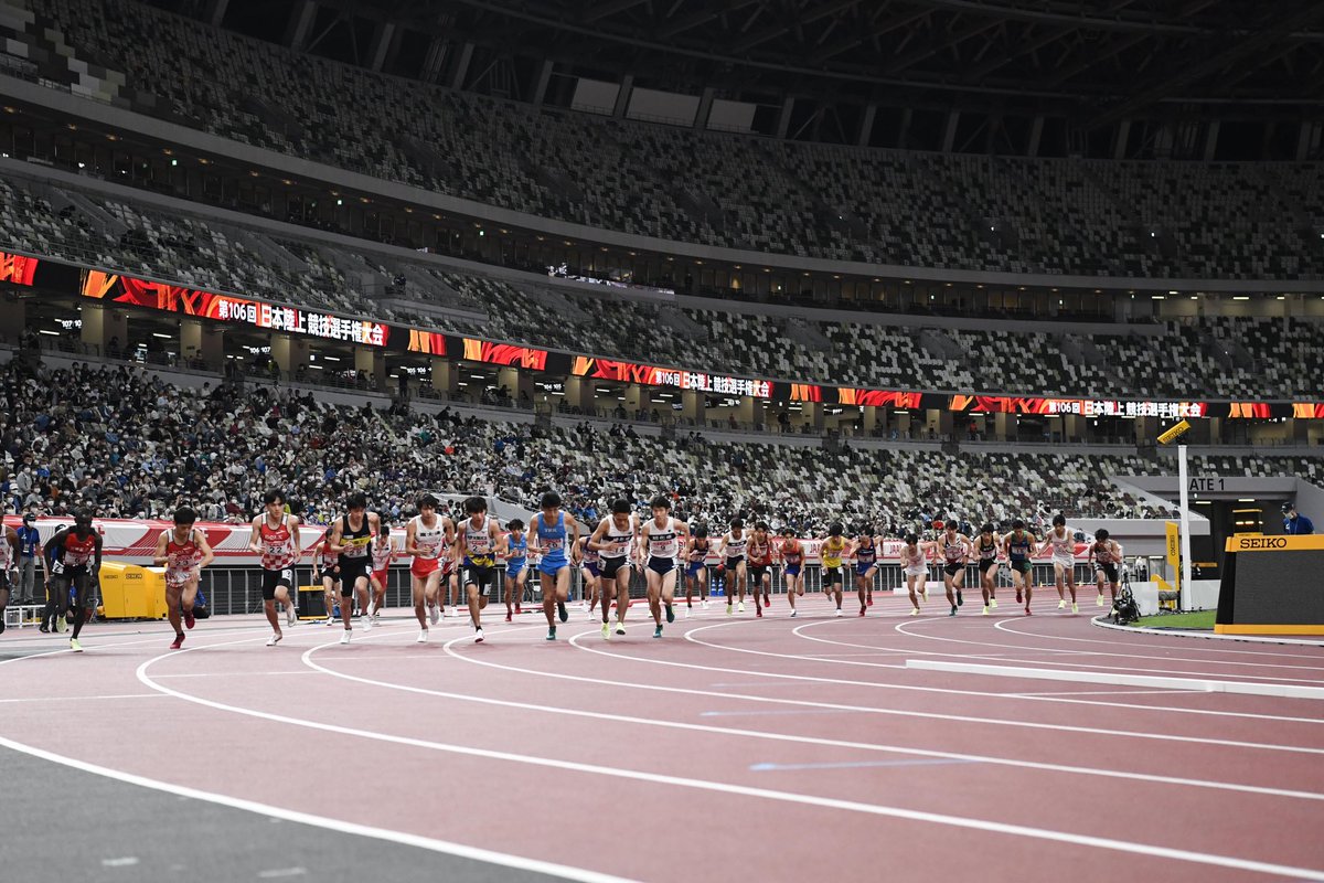 jaaf_official's tweet photo. ◤#日本選手権10000m @国立
パリ五輪選考競技会🇫🇷
大会2️⃣5️⃣日前 ◢
#Challenge25Laps
にちなんで、
#Playback25Laps ①
#Lap0
スタート前。
緊張感をもって勝負に挑む。
#Lap1
スタート。
まずは冷静に位置取りを。
#Lap2
まだまだ落ち着かない状況。
各選手の位置を分析。
つづく。
🎫チケット絶賛販売中!!
https://t.co/Mo41hbyt47
写真:フォート・キシモト