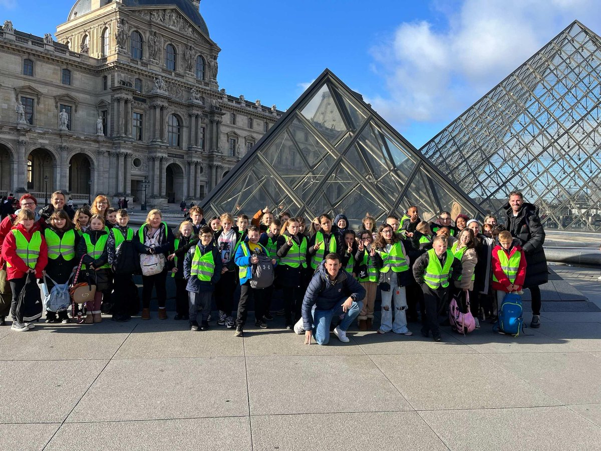 Bonjour from Paris! Our Year 6 children are on a residential trip to France’s capital. Today they are visiting the Louvre, sailing on the Sienne and stopping at the Eiffel Tower! #HardwickGreenPA #HardwickMFL #HardwickPersonal