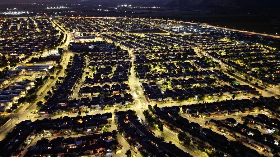Que lindo Maipú iluminado en LED. Cuando asumimos, teníamos solo el 4% del parque lumínico de 63.000 focos renovado, y con el Gobernador <a href="/Orrego/">Claudio Orrego L.</a> nos pusimos la meta de convertir a Maipú en una comuna 100% LED en 5 años. Ayer inauguramos 3600 nuevas luminarias. #JuntosAvanzamos!