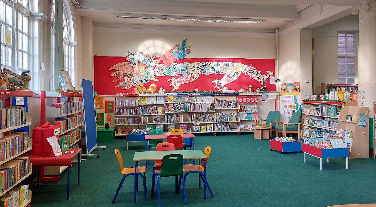 LancsLibraries's tweet image. Join our team of #LibraryApprentices at #RawtenstallLibrary
🗓️2 year fixed term
📜level 3 apprenticeship award
📚💻🖨️part of the team delivering reading, learning, information &amp;amp; culture.
Apply now #apprenticeship #LancsCCJobs #jobs #LibraryJobs …asfaukgovprod1.fa.ocs.oraclecloud.com/hcmUI/Candidat… #Rossendale