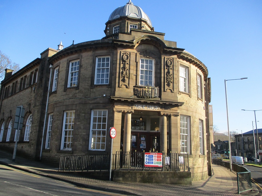 LancsLibraries's tweet image. Join our team of #LibraryApprentices at #RawtenstallLibrary
🗓️2 year fixed term
📜level 3 apprenticeship award
📚💻🖨️part of the team delivering reading, learning, information &amp;amp; culture.
Apply now #apprenticeship #LancsCCJobs #jobs #LibraryJobs …asfaukgovprod1.fa.ocs.oraclecloud.com/hcmUI/Candidat… #Rossendale