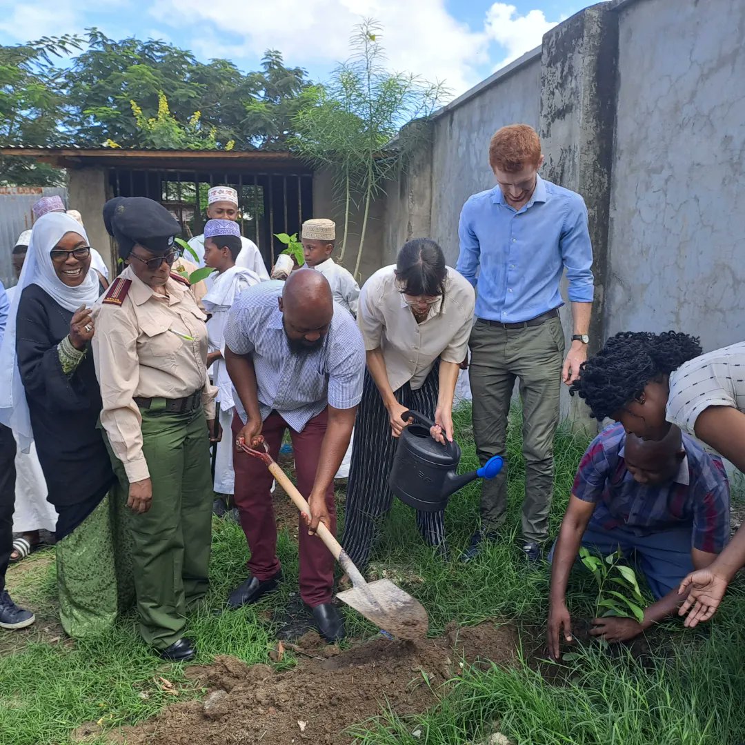 ▶ Growing 🌳 🌲 will help cushion our communities from the ravages of climate change such as conflicts.

Kudos 👏 to our #mombasa & #london based teams for joining our partners including @SautiYaWake to green the spaces where the communities we serve, dwell.