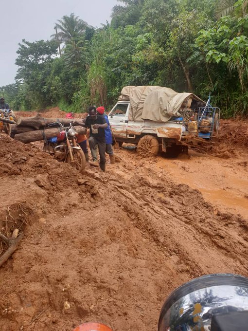 Somewhere between #Bafut and #Wum ... if you are able to eat a good meal 3 times today, say THANK YOU to a farmer 🚜 

#agriculture #farming #FungomFarms