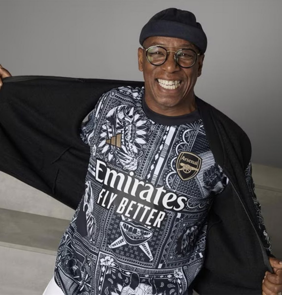 ArsenalN7's tweet photo. Take all my money Arsenal 😍 https://t.co/iIoGfth9dT