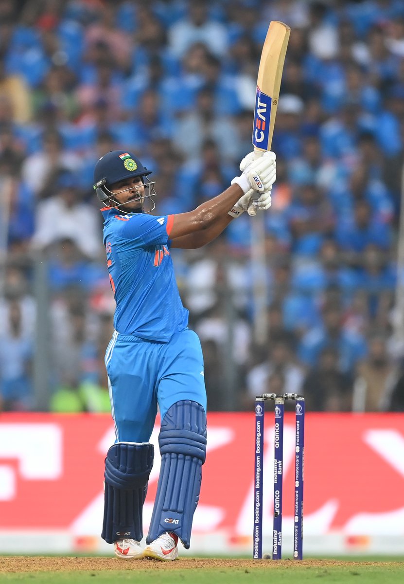 BCCI's tweet photo. Shreyas ๐ฅ-Iyer in ๐ touch in Mumbai as he gets yet another FIFTY in #CWC23 ๐ช
#TeamIndia 267/1 in the 37th over ๐๐
What ๐ฏ are we looking at from here ๐ค
Follow the match โถ๏ธ https://t.co/FnuIu53xGu
#MenInBlue | #INDvNZ https://t.co/FFFwSAJFoG