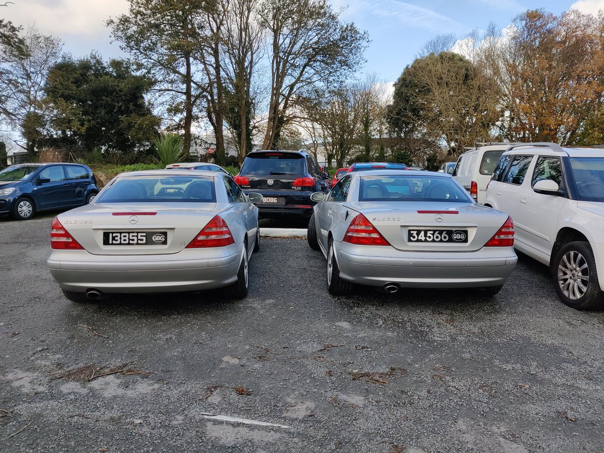 ContraryCabrio's tweet image. I've found a friend! 🥰

I made madam stop to take a photo, my new friend has better bodywork 😬