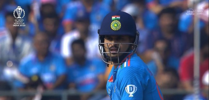 Hypercraft58's tweet photo. ๐ฅ Sensational knock by Iyer! ๐ Shreyas Iyer smashes a quick-fire fifty in just 35 balls. What a display of skill and aggression! ๐๐ฅ #ShreyasIyer #FiftyInStyle #INDvsNZ https://t.co/hySEDoRxN5