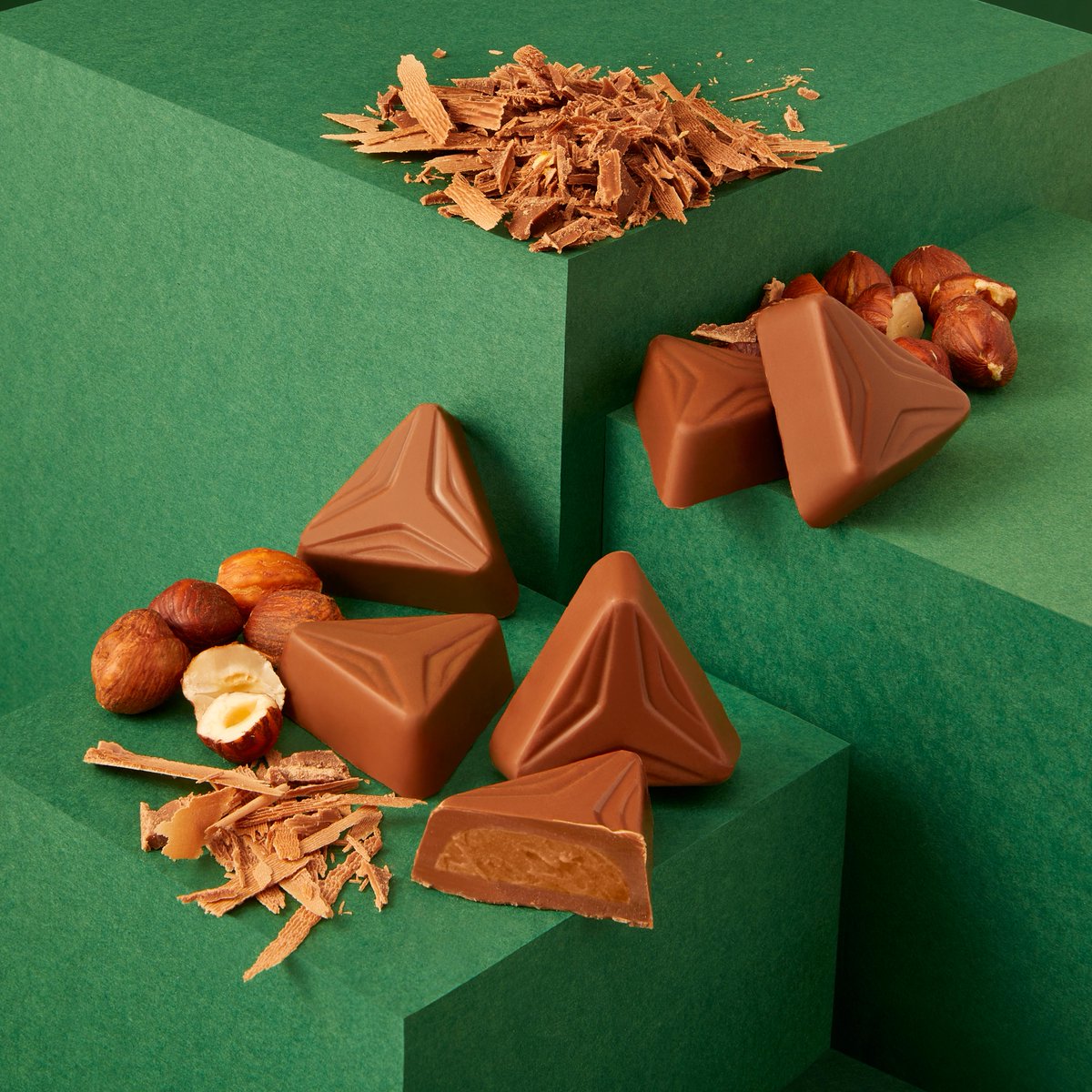 QualityStreetUK's tweet image. LIKE this tweet if the Green Triangle is your #favourite 🍫 

Smooth hazelnut flavour centre in a delicious milk chocolate triangle 💜