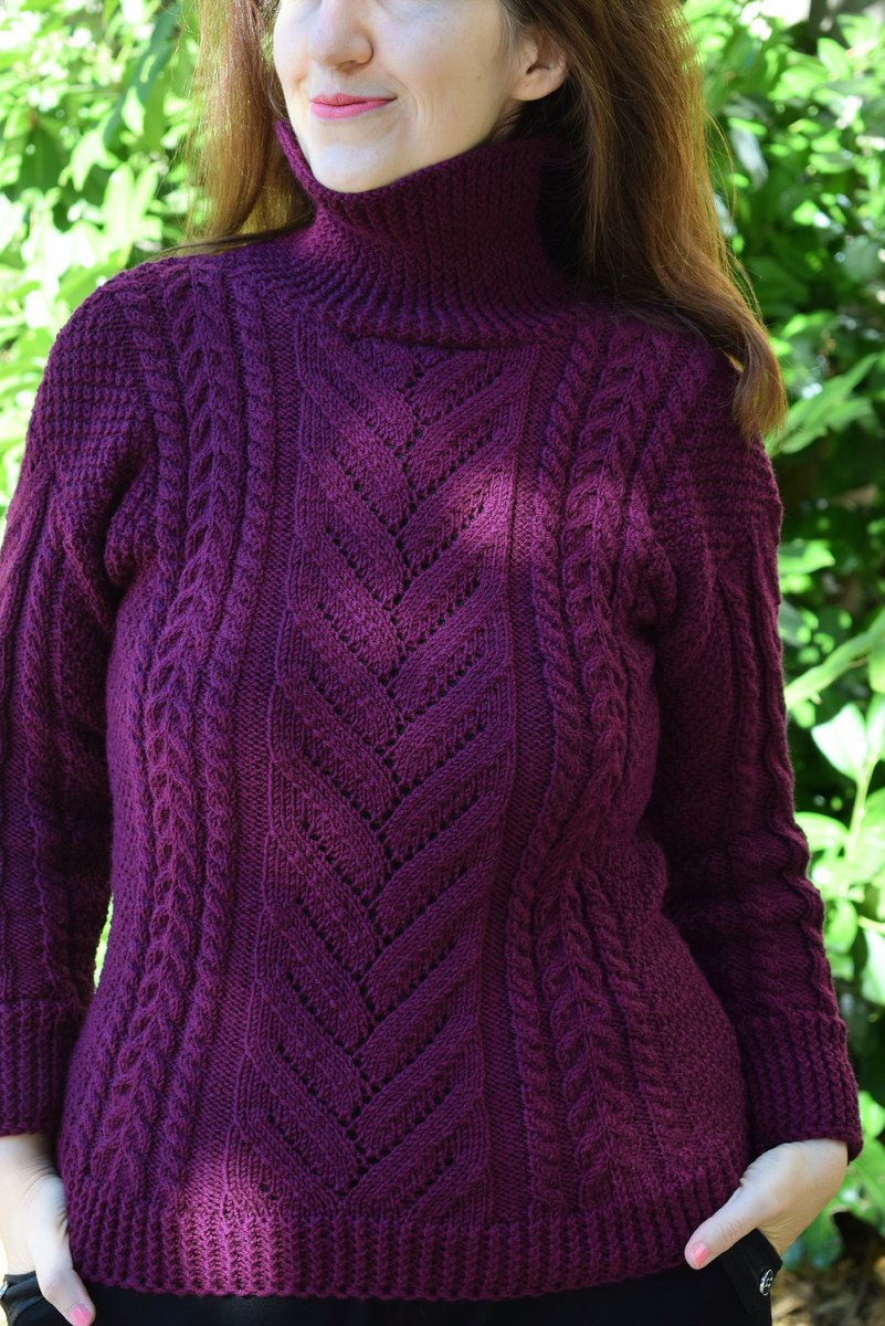 New in the shop 🧶
Handknitted merino wool sweater with long sleeves. Super soft, very warm and cozy. Available in all sizes and 20 beautiful colors.