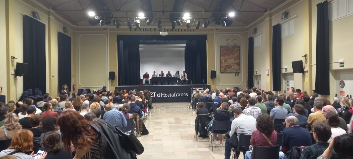 CGT_AjBCN's tweet photo. Comença l'assemblea de la plantilla de @bcn_ajuntament 
Revertiu les retallades o...
De moment, casinet ple...
@jaumecollboni abaixa't tu el salari!!! https://t.co/t4KrzvloM3