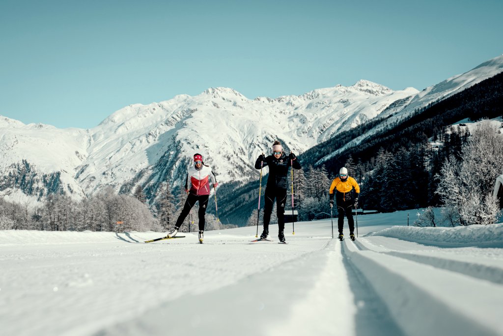 Veronique_Kanel's tweet photo. Grande première pour toutes/tous les fans de #skidefond: tout le réseau des #loipes en #Suisse est désormais digitalisé et accessible en un seul clic sur le site ou l'appli de #SuisseMobile: https://t.co/XDeXO5ywWe #crosscountryskitrails @Jura3Lacs @valaiswallis @fribourgCH https://t.co/Ic64eKHfES