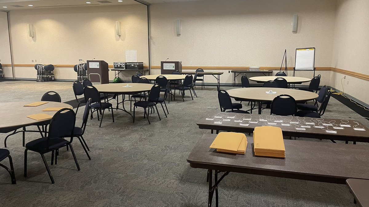 rvccngss's tweet photo. Exited and ready for our #Starlab Training today at @raritanvalleycc. 25 teachers will be learning how to bring the joy of #Starlab and astronomy into their classroom and encourage students to look up at the sky! @leadinsci @BridgetA007 @DormannKate https://t.co/ySUWZ0nK01