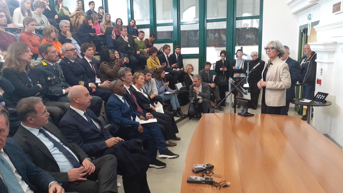 TWASnews's tweet photo. Caterina Petrillo of @AreaSciencePark and #SiSFVG addresses #InsiemepergliSDG's opening event. She discusses the historical importance of investing in science and calls #ScienceDiplomacy "a strong and important tool." https://t.co/j0daqLXy32