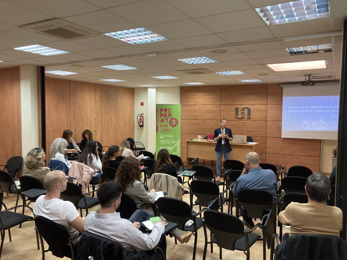 IGDpreparat's tweet photo. @UEAnoia @ignovaigualada @ajigualada Continuem amb l'#IGDPreparat23 amb @vickycape, experta en màrqueting digital i xarxes socials per parlar de com impulsar la marca personal i professional a través d'Instagram. https://t.co/s64UP89MFQ