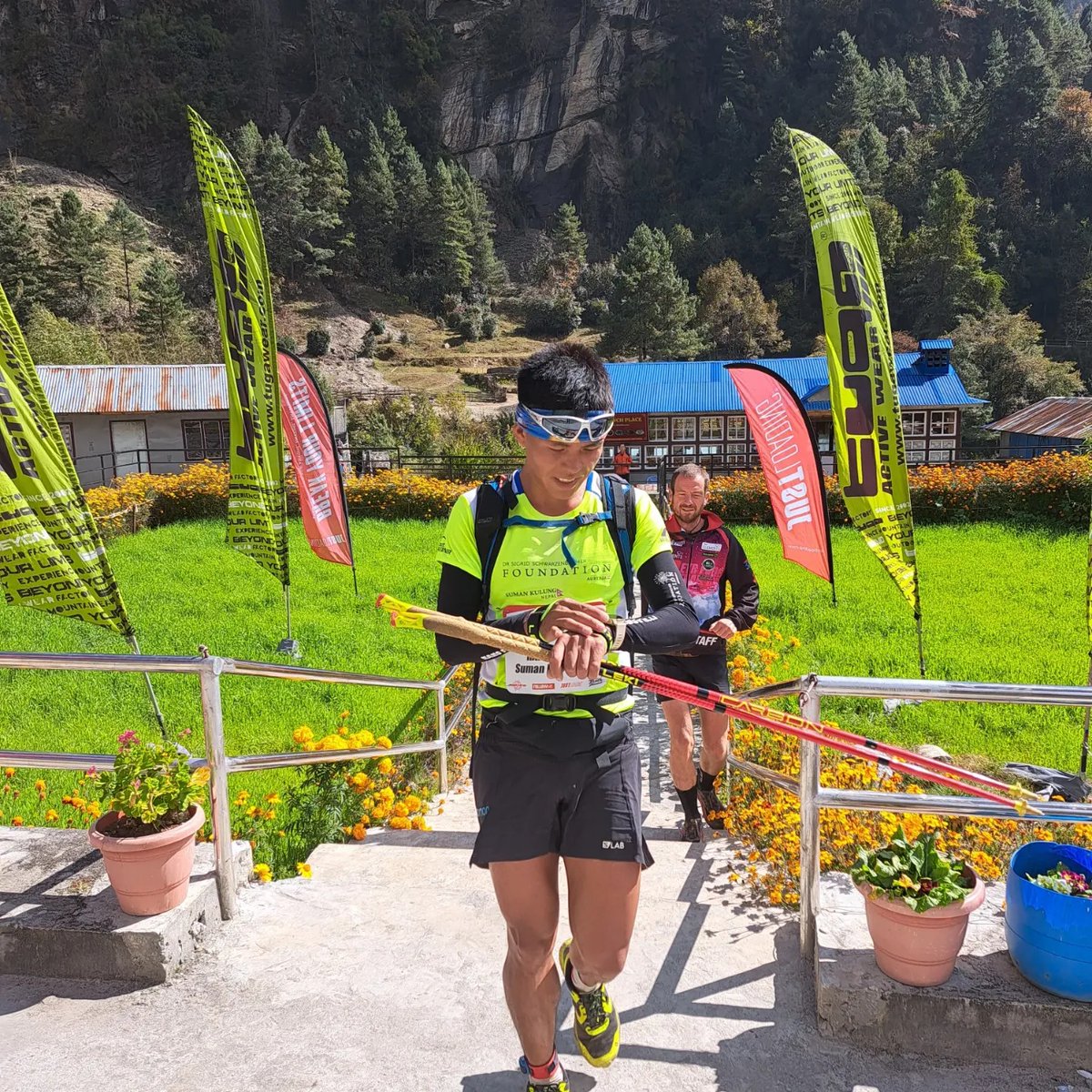 Summan Kulung Rai (TUGA), lider provisional de la 11a edición de la Everest Trail Race by TUGA ACTIVE WEAR, entra en segunda posición en la cusrta etapa, detras del español Marc Ollé.