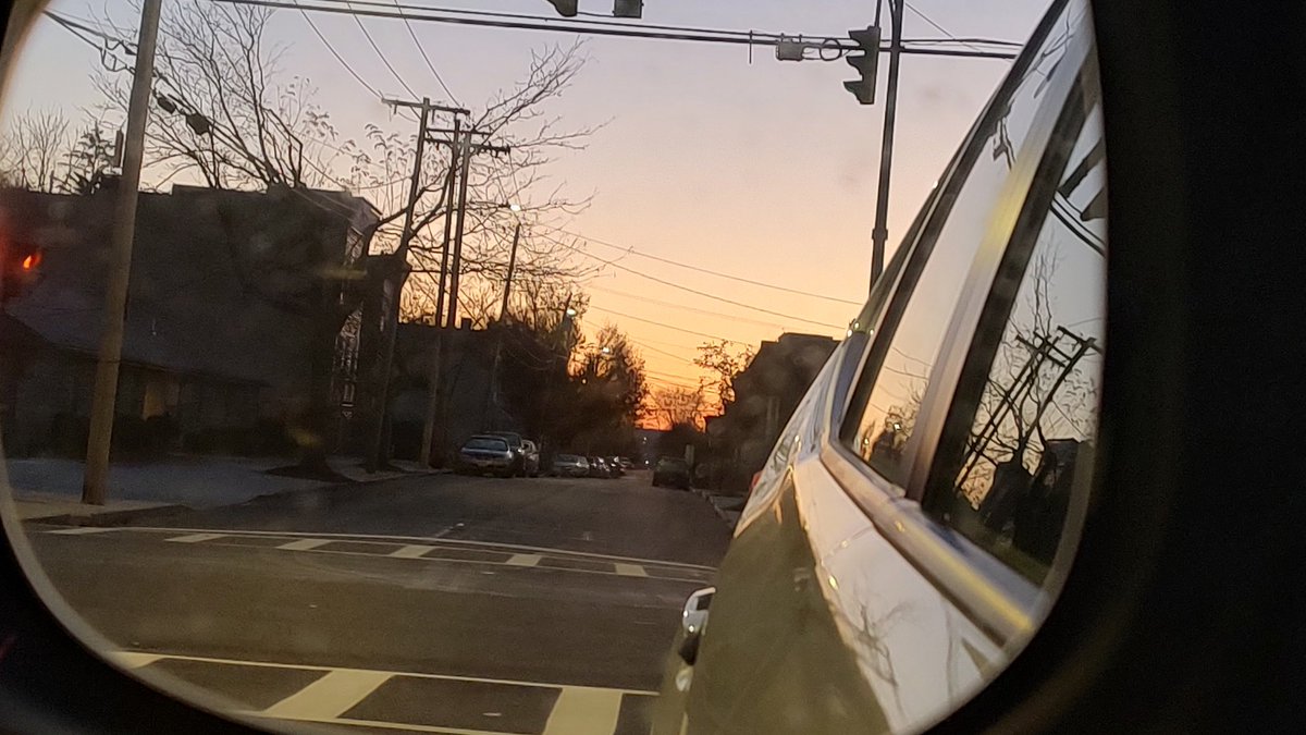NMonte96's tweet photo. Morning views from car 10 #sunrise #albany https://t.co/VMYdjQ0ViB
