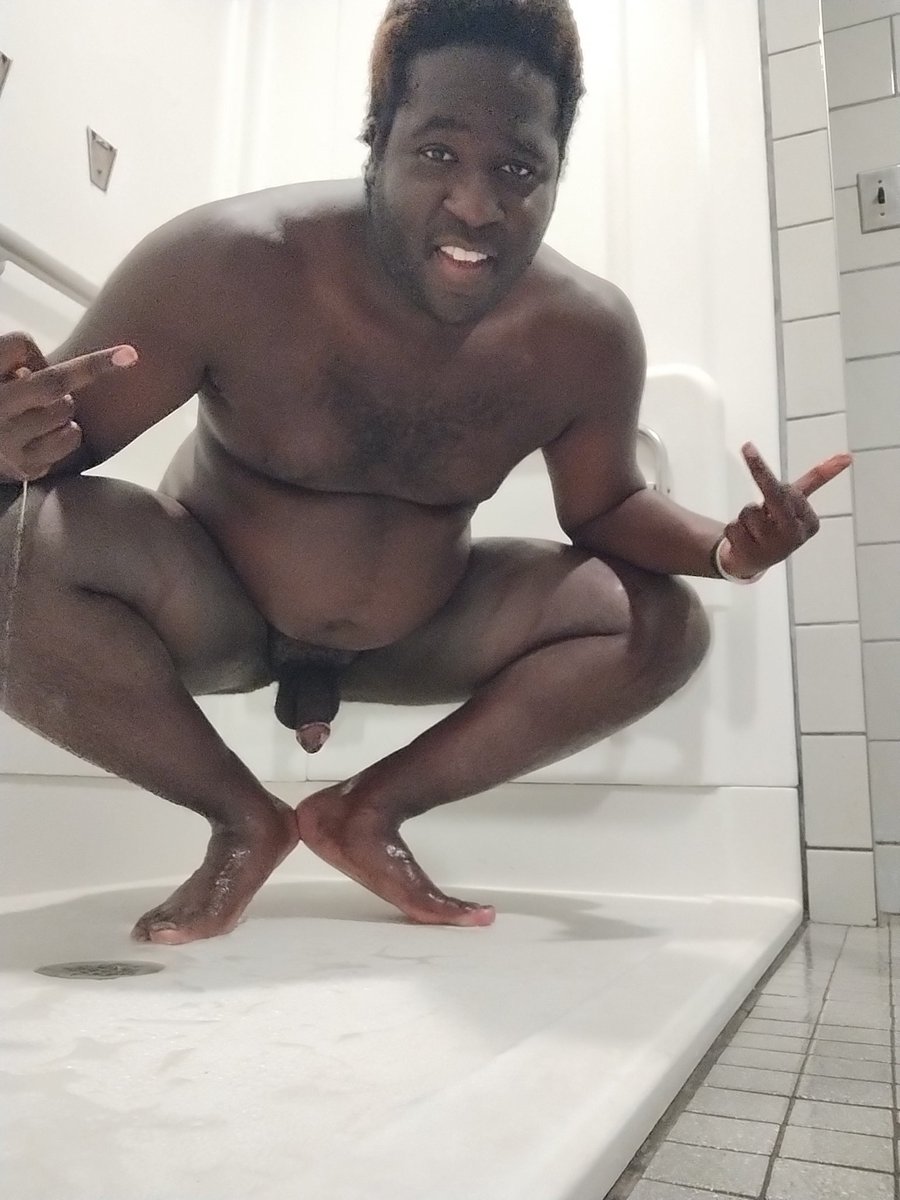 DallasJ89168496's tweet photo. In the showers!! GM men.😏🧖🏿🚿 https://t.co/iDBn0CBwZf