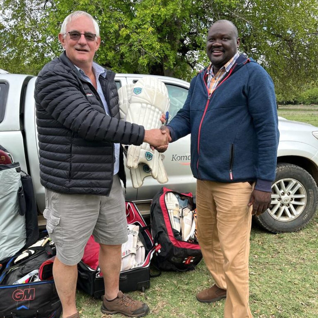 One of #KomatiFruit community projects included building of the cricket field for the community at The Oaks (Hoedspruit).
We were privileged to receive cricket equipment donated by Highschool Waterkloof.
Thank you #klofies for making a valuable difference in our community.