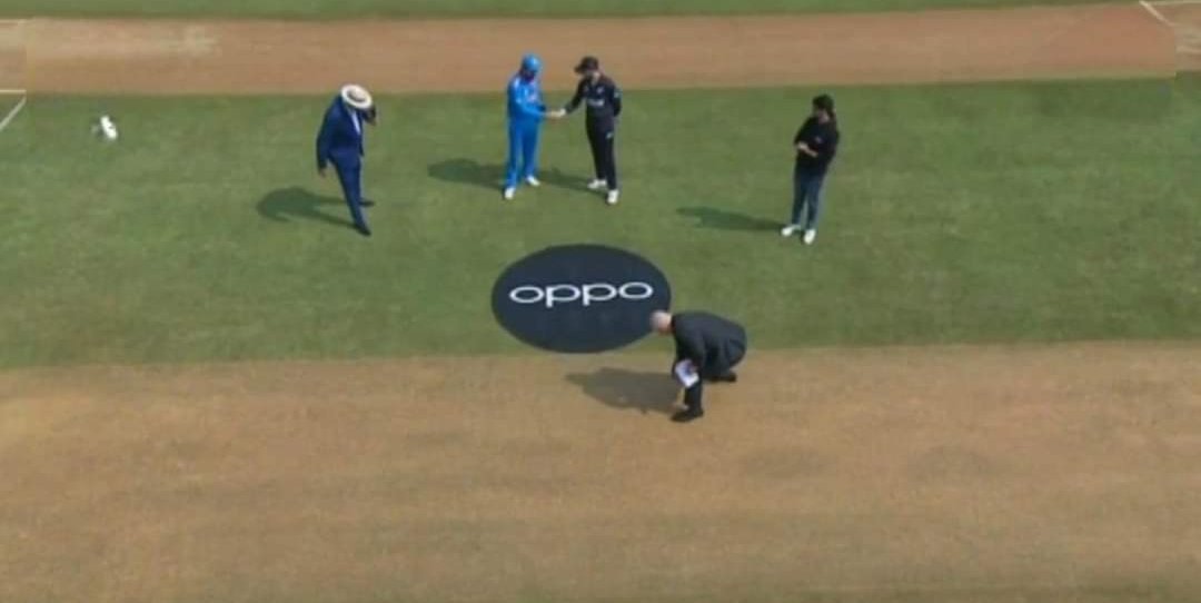 Richard_mkm's tweet image. Toss ka Boss....  Kane Williamson should book an Ola uber to  check the coin which #Andypycroft had 🤣🤣🤣🤣🤣🤣