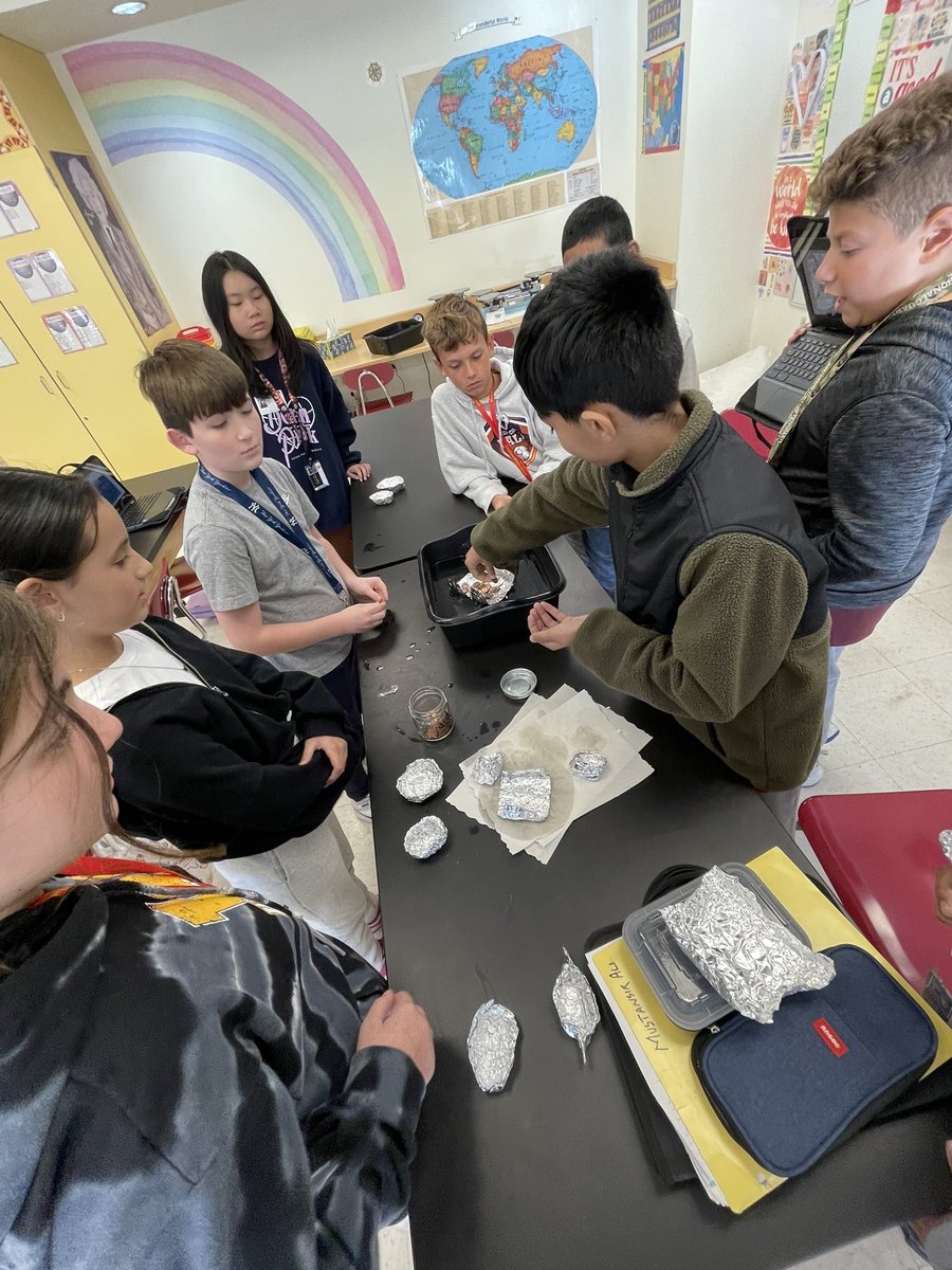ScienceInRm165's tweet photo. We created a hypothesis, designed an experiment, built boats, measured their mass, vol &amp; density. Now, we test. How many pennies can a foil boat hold? 🛶 https://t.co/PgOP2zz0rq