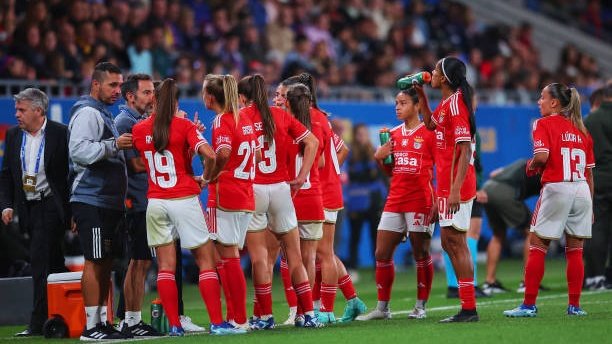 Notou-se a diferença da melhor equipa do mundo para a melhor de Portugal.

15/20 minutos, fizemos o que poucos tem coragem, ter bola no meio campo em casa do Barcelona.

Senti que nesses 15 min corremos tanto como em 45 min em Pt.

Fica a personalidade de tentar olhos nos olhos.
